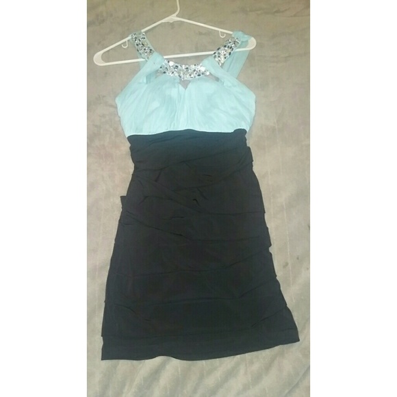Hi, im selling my graduation dress. - Picture 1 of 1