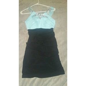 Hi, im selling my graduation dress.