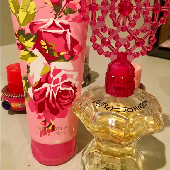 🌸🌺 Betsey Johnson Eau de Parfum & Lotion set - Picture 2 of 5