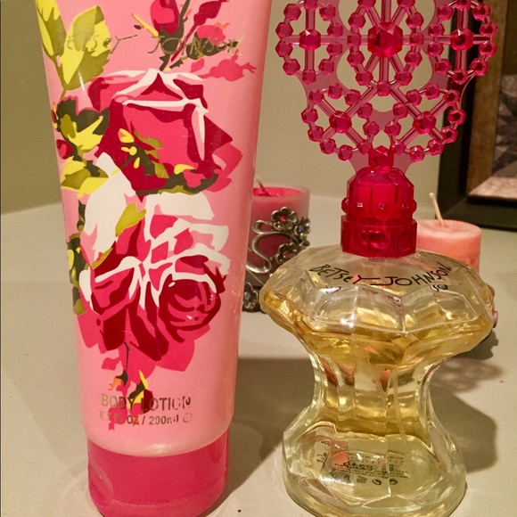 🌸🌺 Betsey Johnson Eau de Parfum & Lotion set - Picture 3 of 5