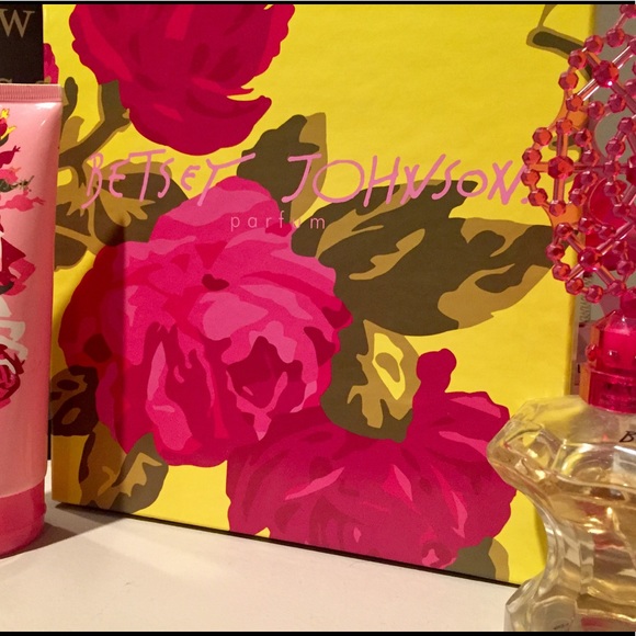 🌸🌺 Betsey Johnson Eau de Parfum & Lotion set - Picture 5 of 5