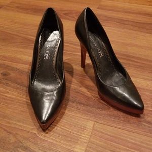 Boutique 58 Black Pump w/ Wood Heel and Platform