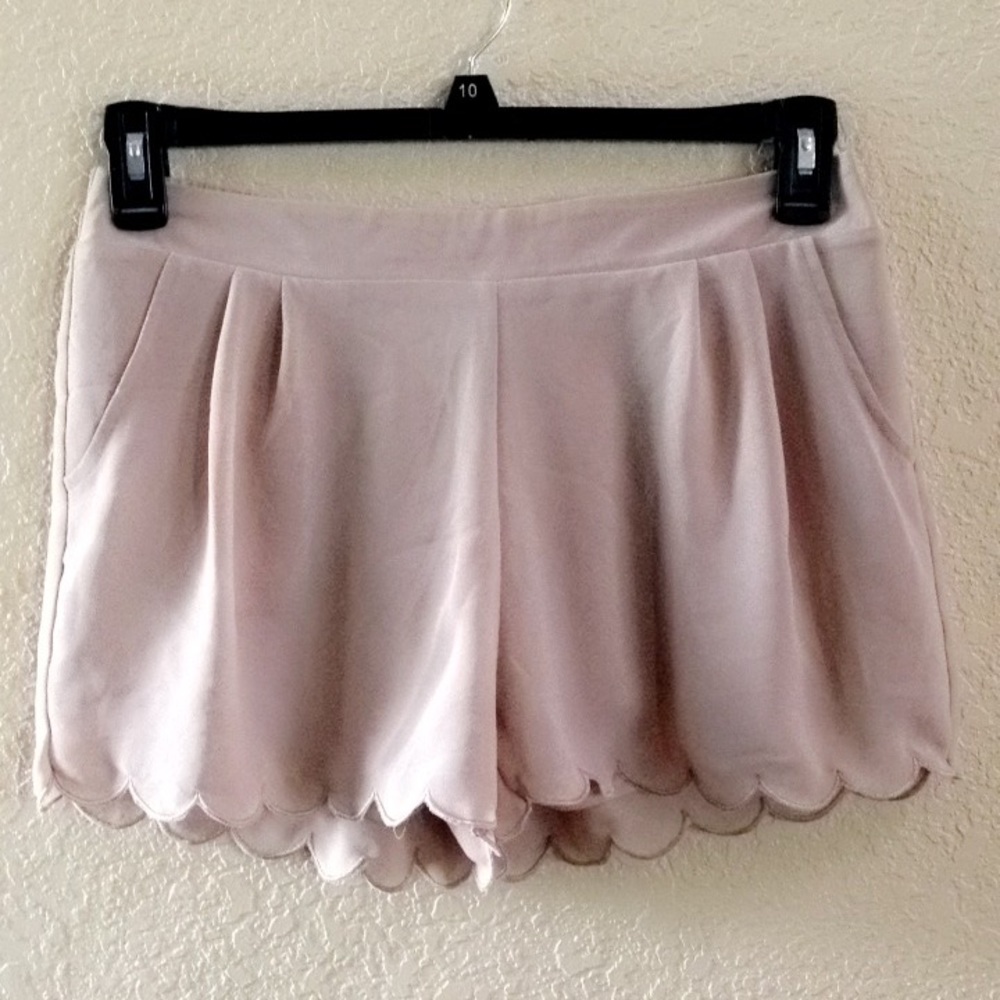 Cute scallop cut shorts