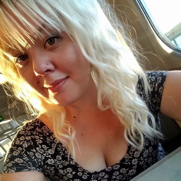 Meet your Posher, Kinzi - Picture 1 of 1