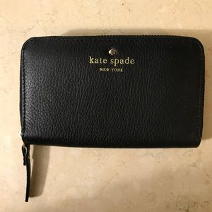 Kate Spade Medium Black Zip Wallet NEW CONDITION