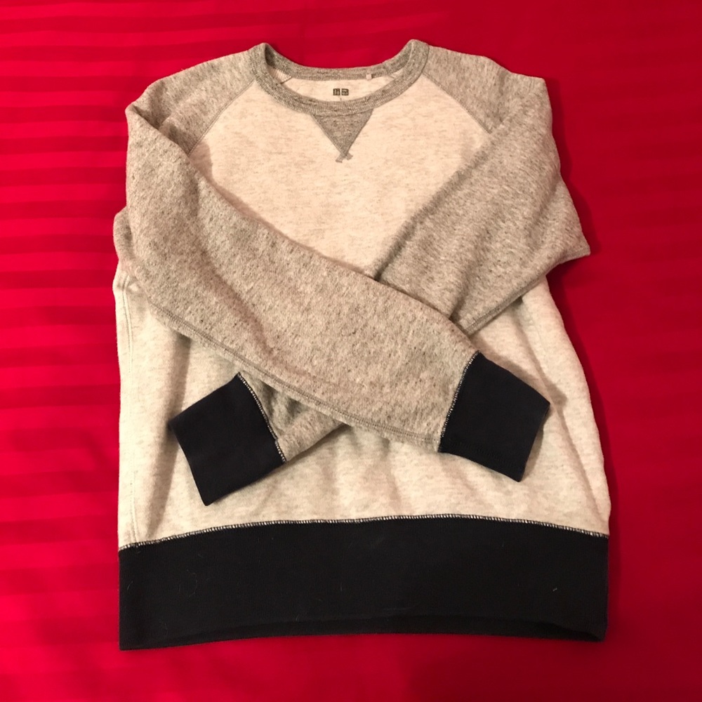 UNIQLO crew neck sweater