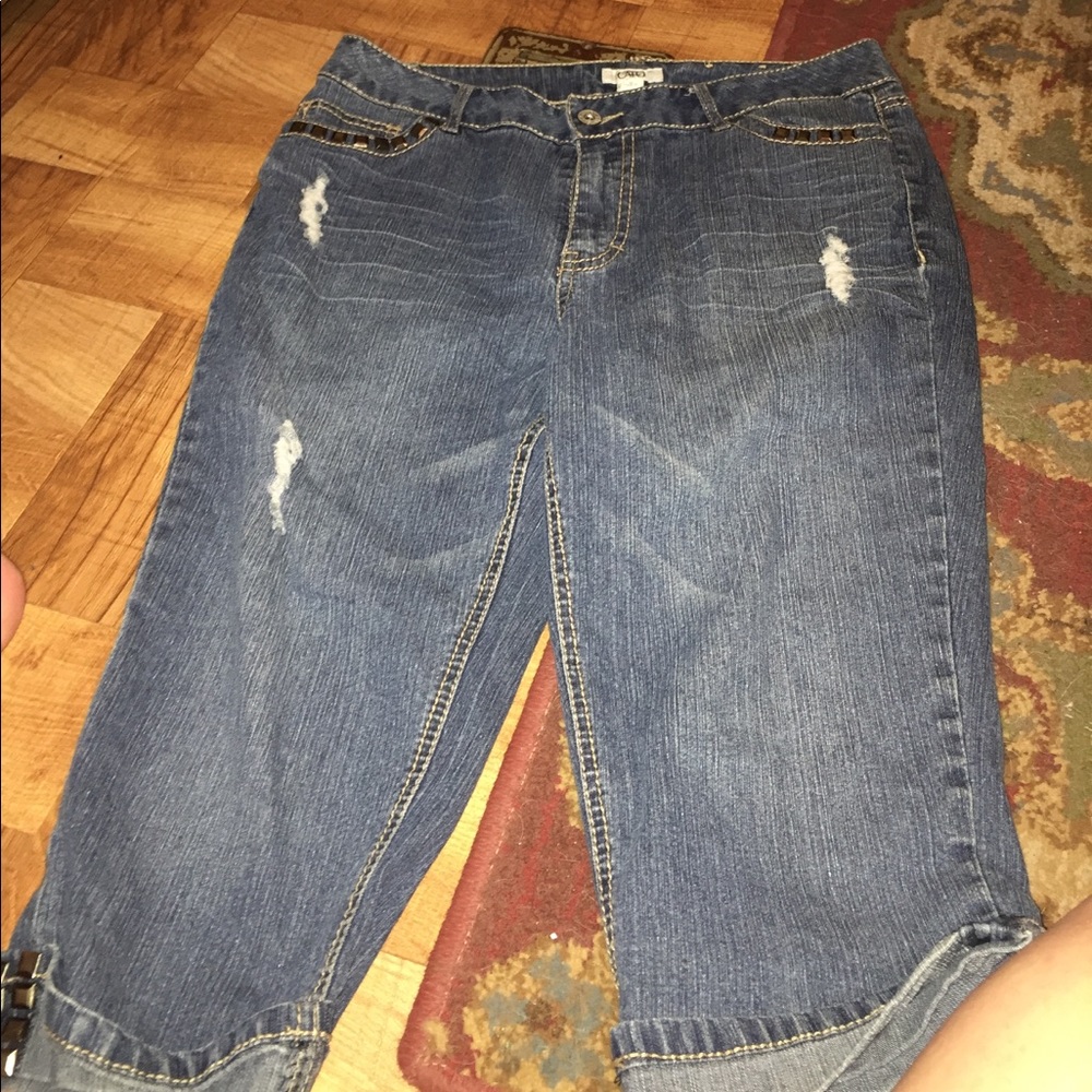 Cato Bedazzled Capri Pants