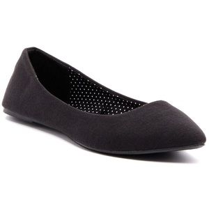 (NWOT) black pointed toe flats