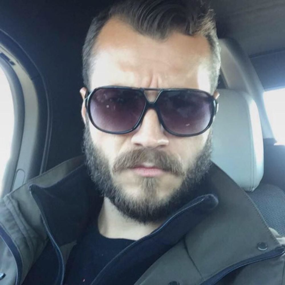 Meet your Posher, Emre