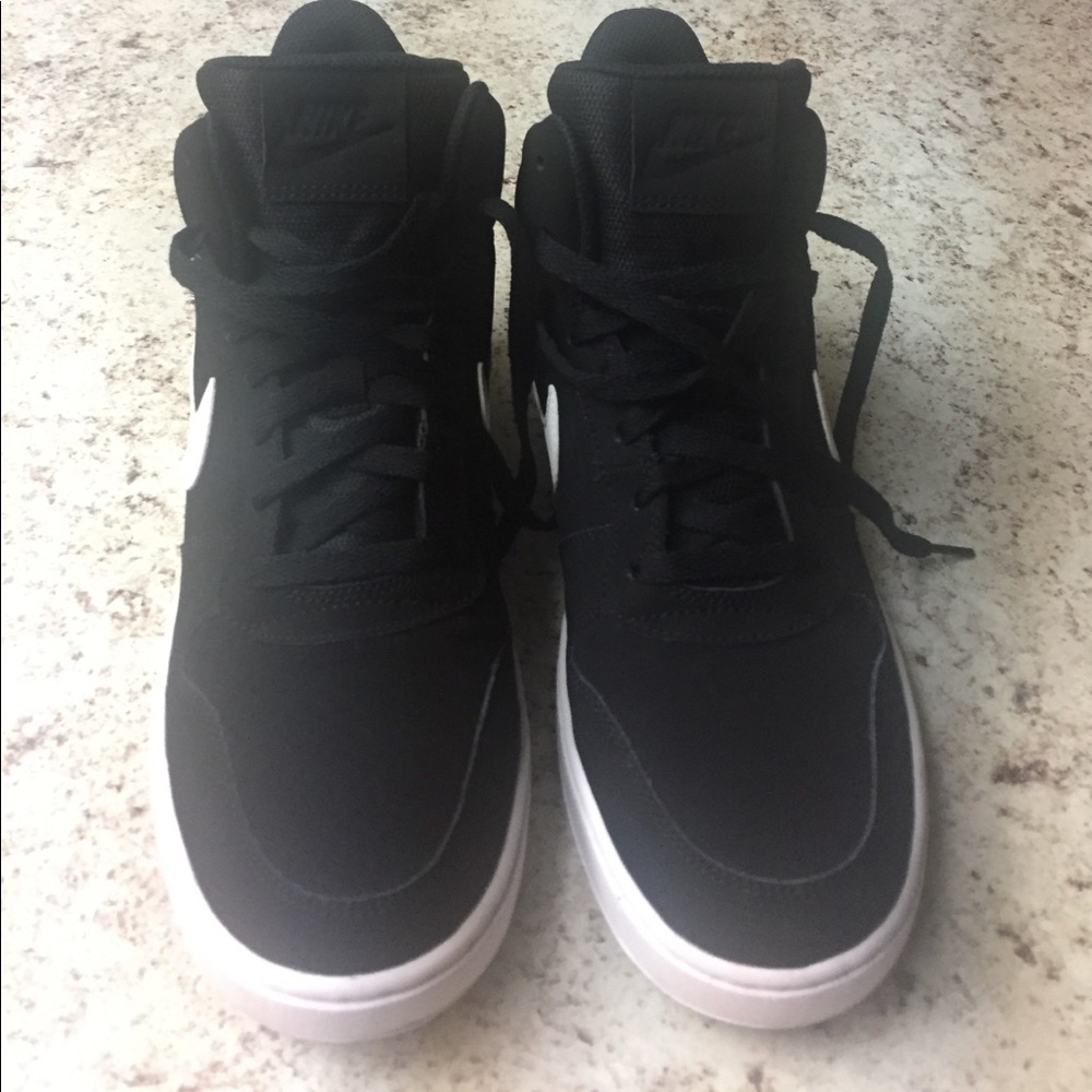 ** SOLD**Nike Court Borough Mid Tennis Shoe - Picture 3 of 3