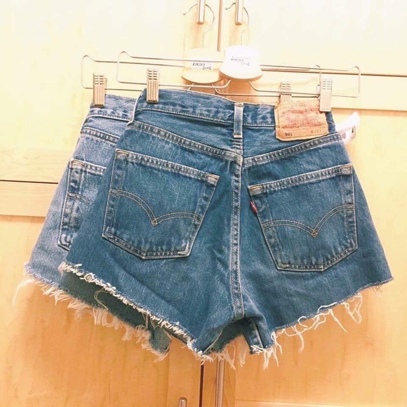 Levi's brand new unworn denim shorts - Picture 3 of 5