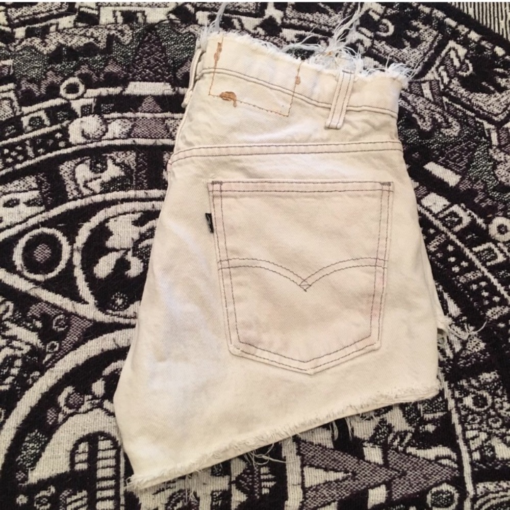 Vintage White High Rise Levi Shorts