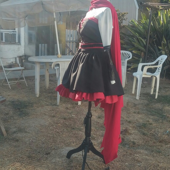 Ruby Rose Volume 4 Cosplay outfit - Picture 2 of 8