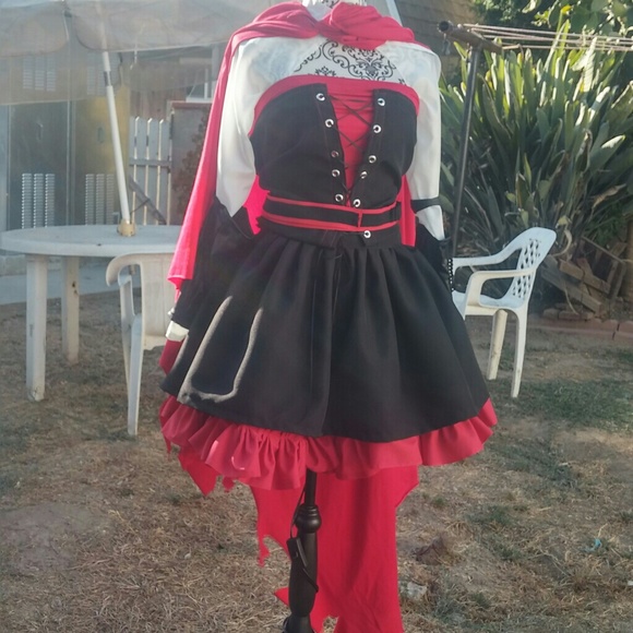 Ruby Rose Volume 4 Cosplay outfit - Picture 4 of 8