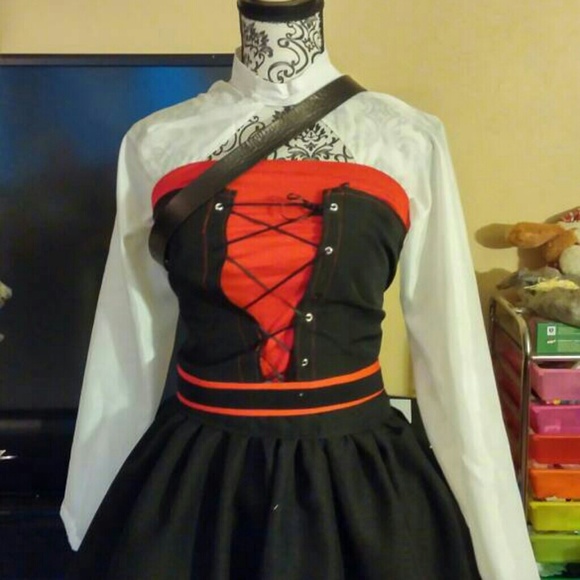Ruby Rose Volume 4 Cosplay outfit - Picture 6 of 8