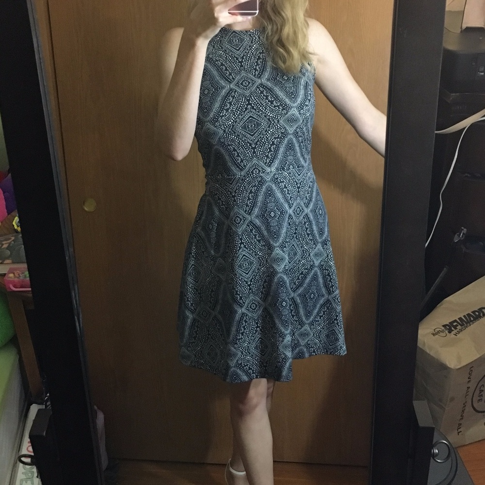 Short, blue & white patterned dress