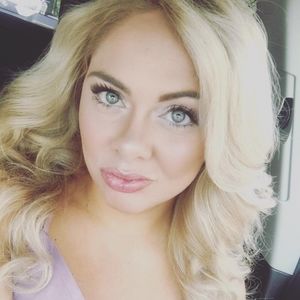 Meet your Posher, Laurie