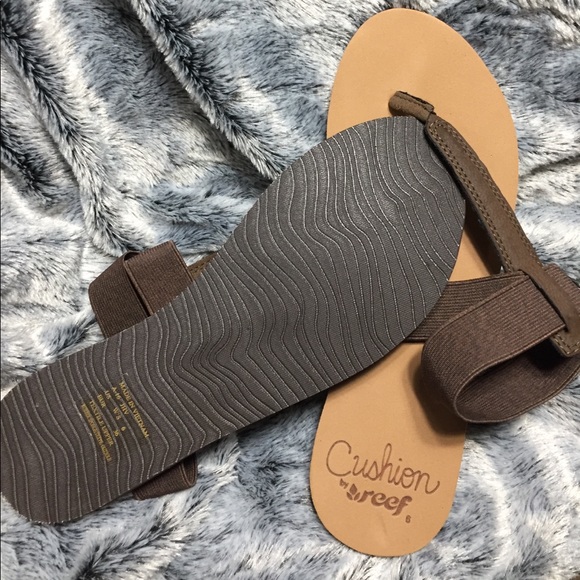 Reef cushion slippers and Oxide slippers - Picture 2 of 3