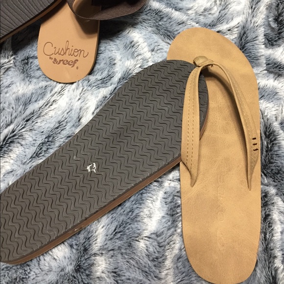 Reef cushion slippers and Oxide slippers - Picture 3 of 3