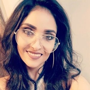 Meet your Posher, Nadine