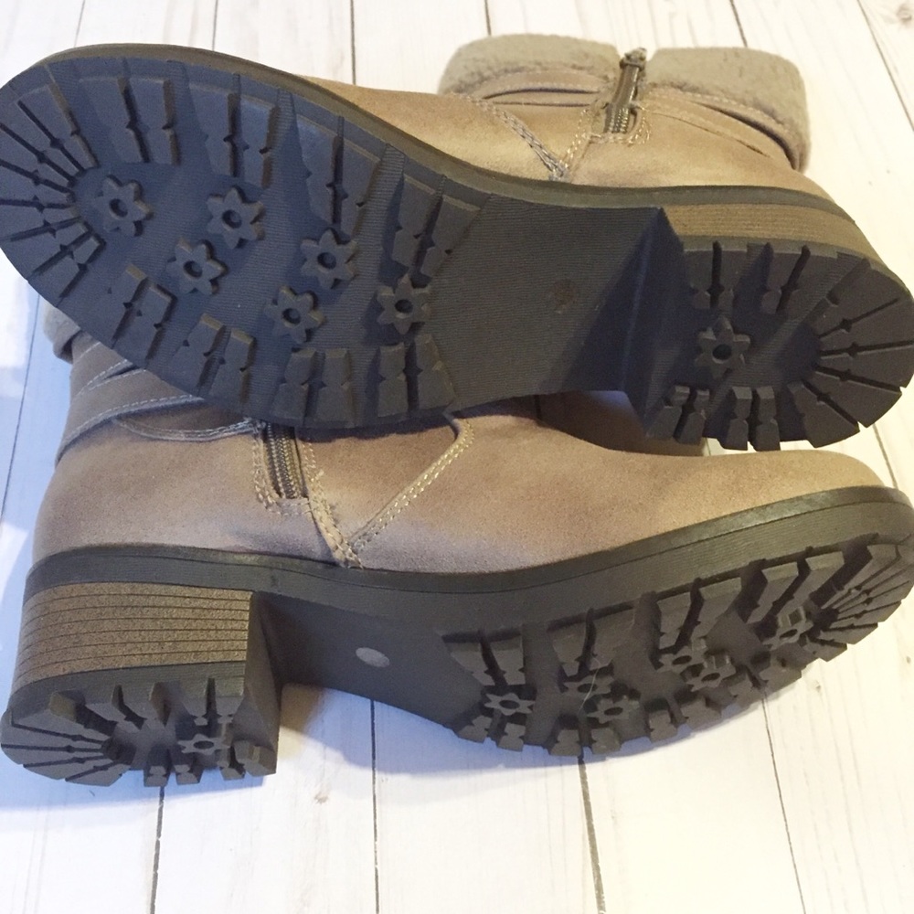 Shearling buckle boots - Picture 6 of 6