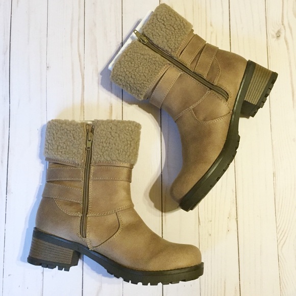 Shearling buckle boots - Picture 5 of 6