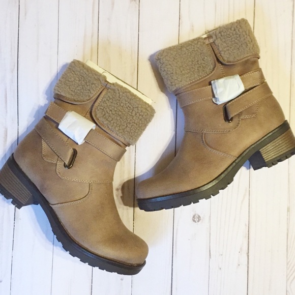 Shearling buckle boots - Picture 2 of 6