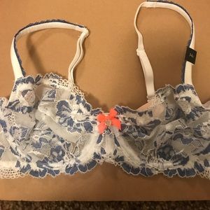 🚫 SOLD 🚫 VS Unlined Bra