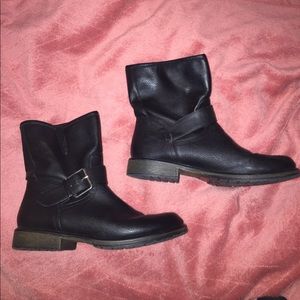 Black moto boots