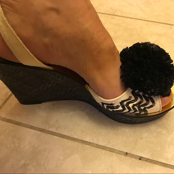 ADORABLE NEW-Pom Pom KATE SPADE ♠️ - Picture 1 of 4