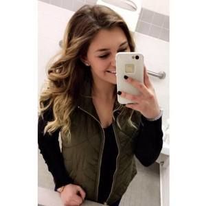 Meet your Posher, Brittany