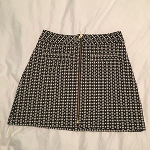 Zip up black and white Express skirt size 6