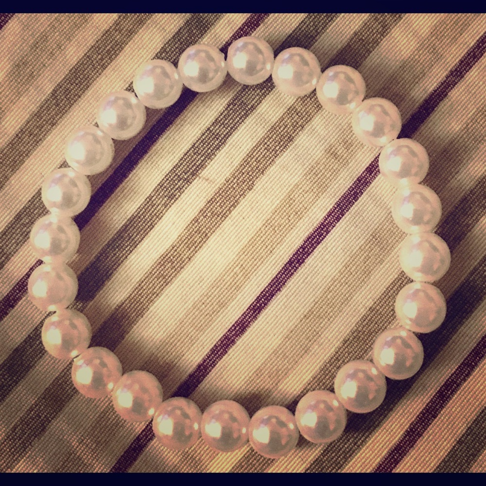 Beautiful Pearl Fashion Bracelet!