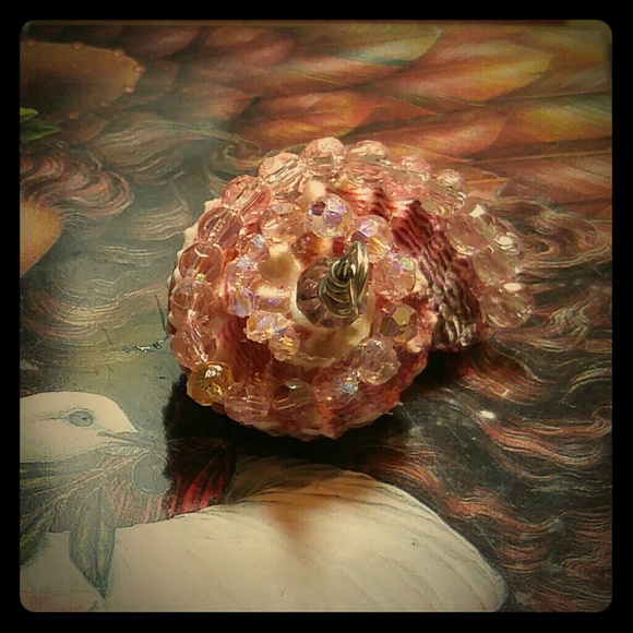 #0016 Artisan Handcrafted Seashell Pendant - Picture 2 of 4