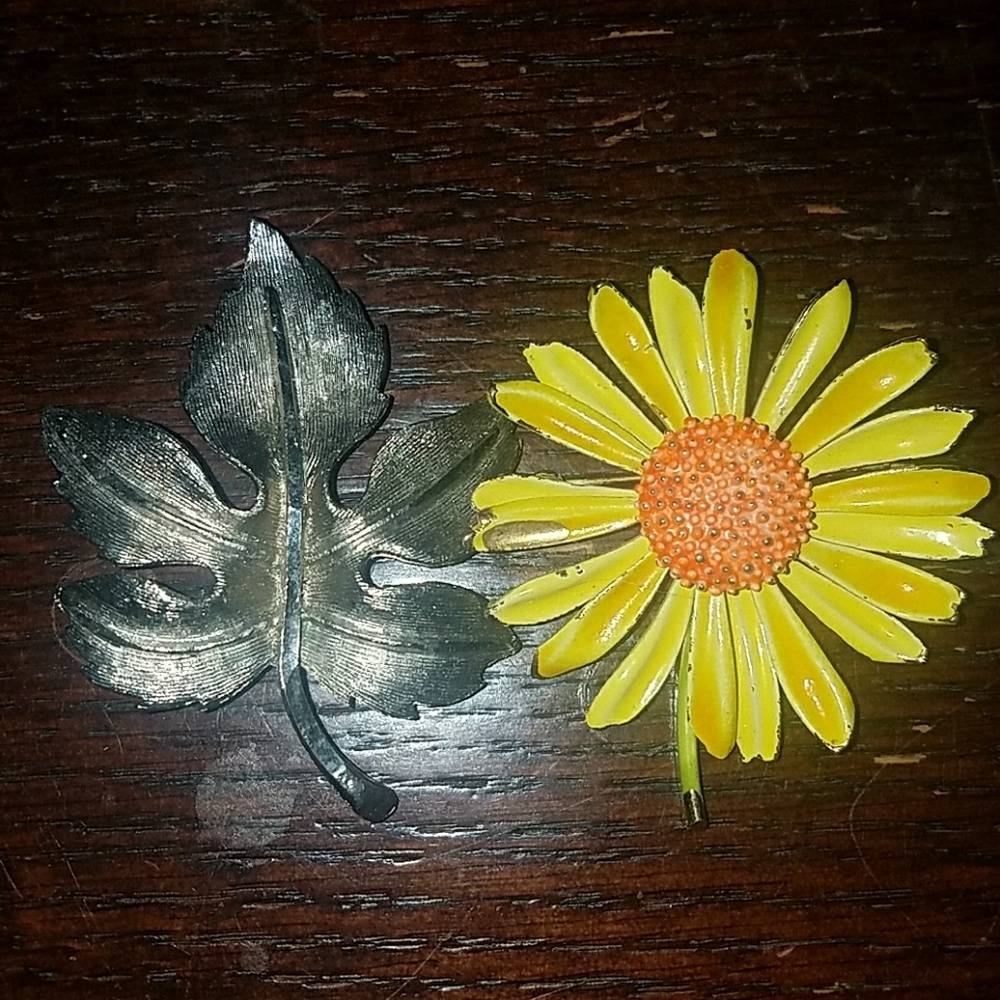 Decorative brooch