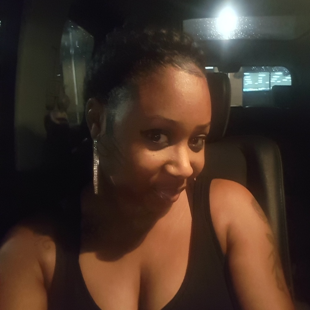 Meet your Posher, Roxii