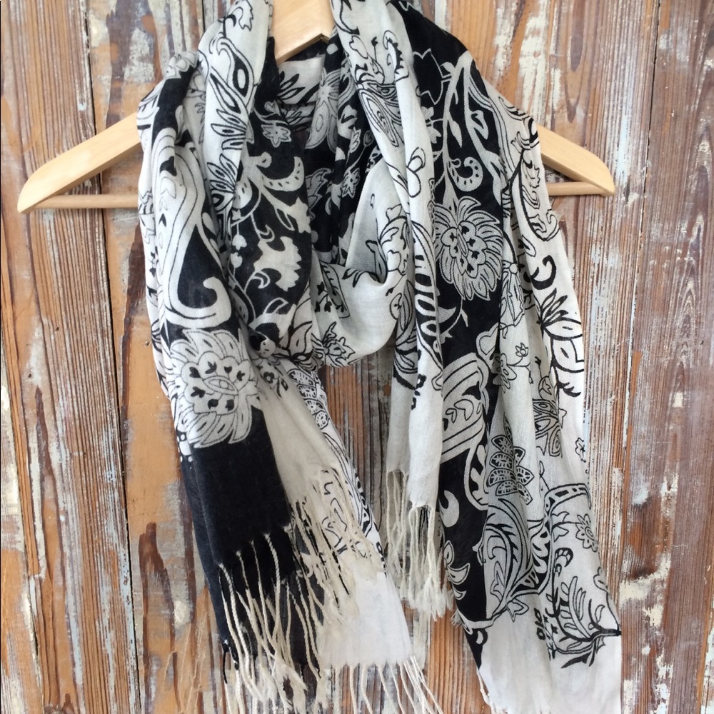 Black and White Paisley-like scarf