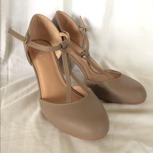 JG Nude Tan Close Toed Strappy Heels