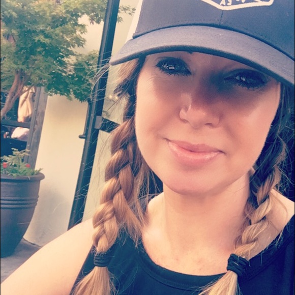 Meet your Posher, Holly - Picture 1 of 1