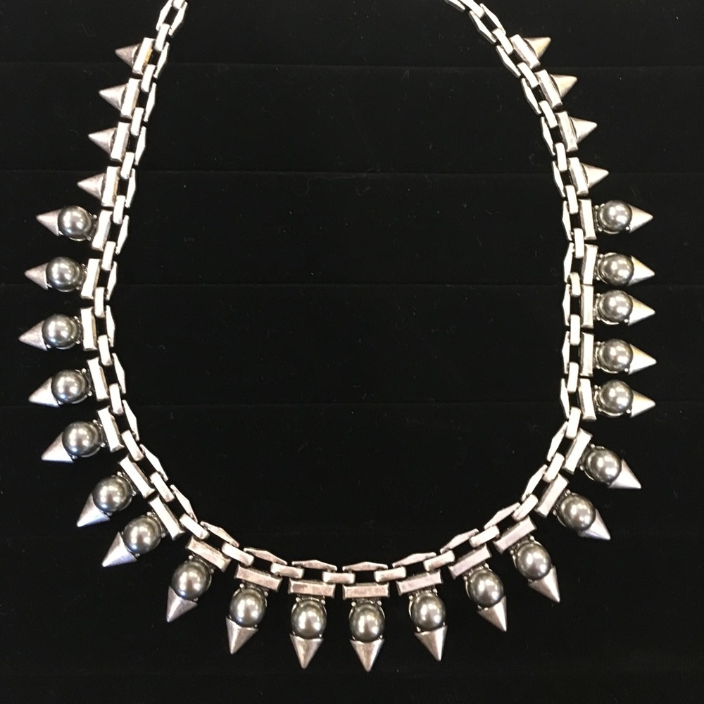 Never worn Stella and Dot lynx pearl necklace