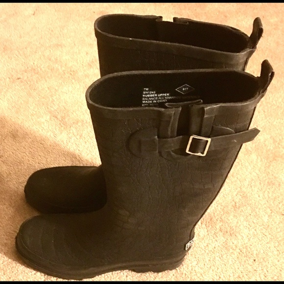 Rampage Black Textured Buckled Rain Boots! - Picture 2 of 4