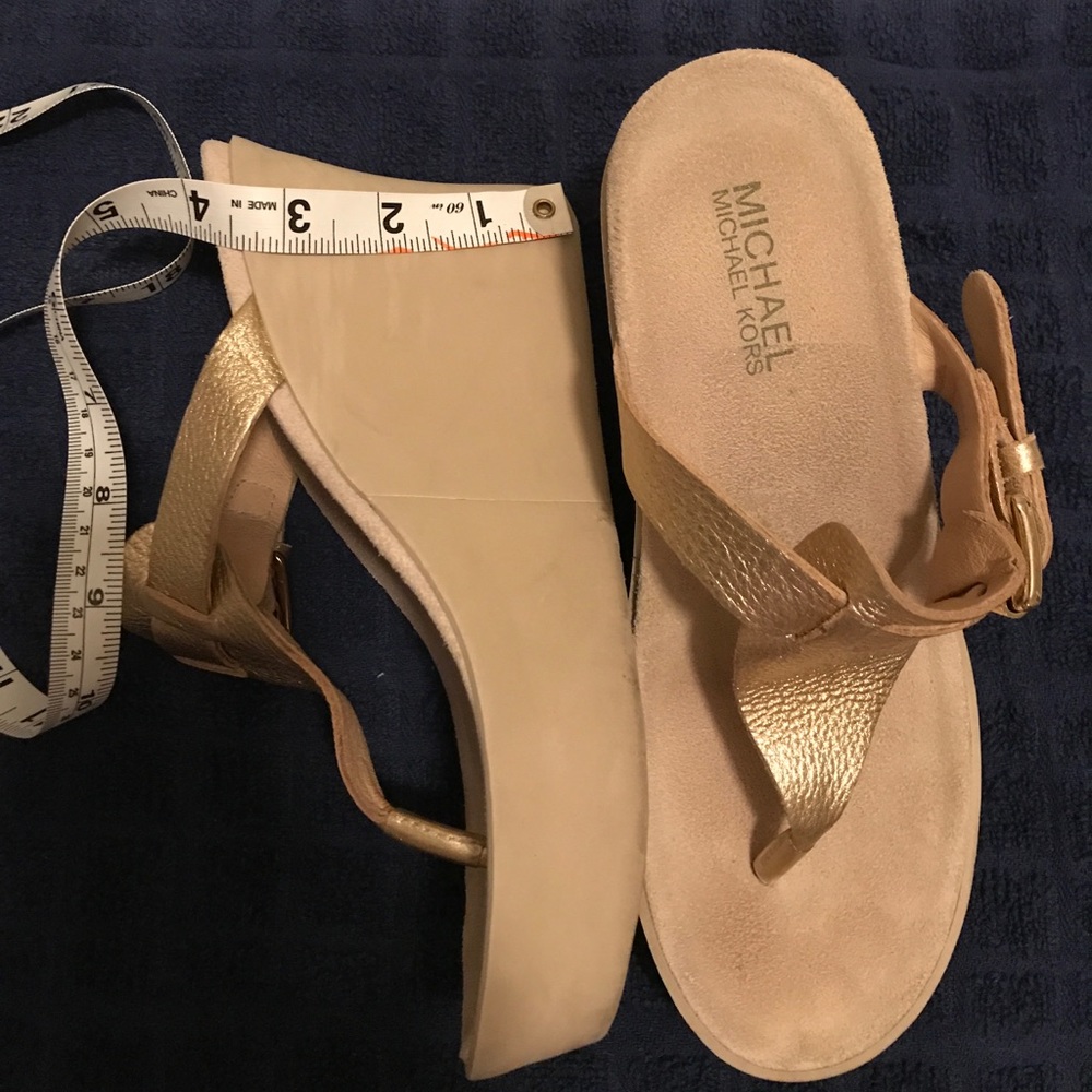 Very comfy wedge shoes