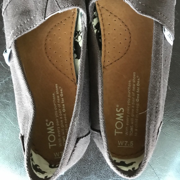 Women's Toms - Picture 4 of 5