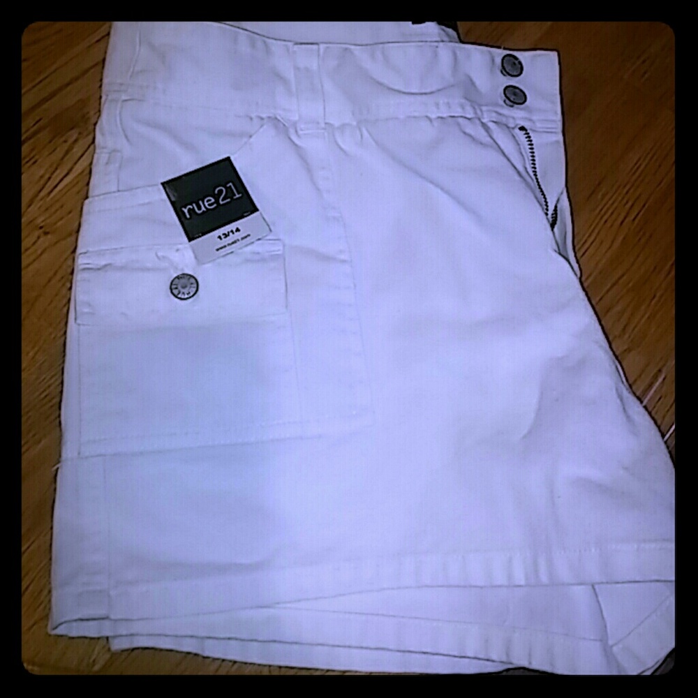 Rue21 white shorts. Junior SZ 13/14 NWT