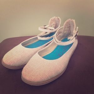 Casual tan flats 8.5