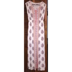 White maxi dress w/ pattern