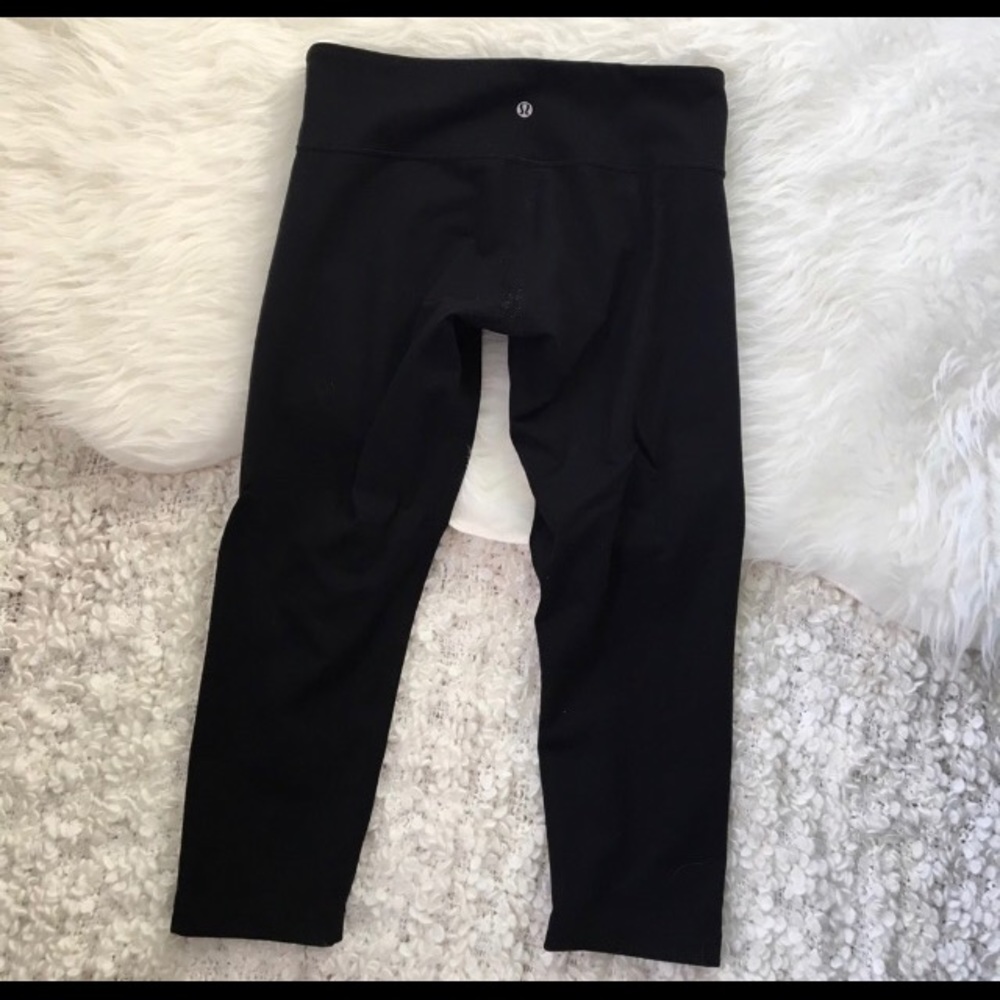 Lululemon Black Workout Crops Capri Leggings