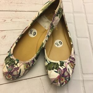 ✨Nine West size 6 1/2 flats✨
