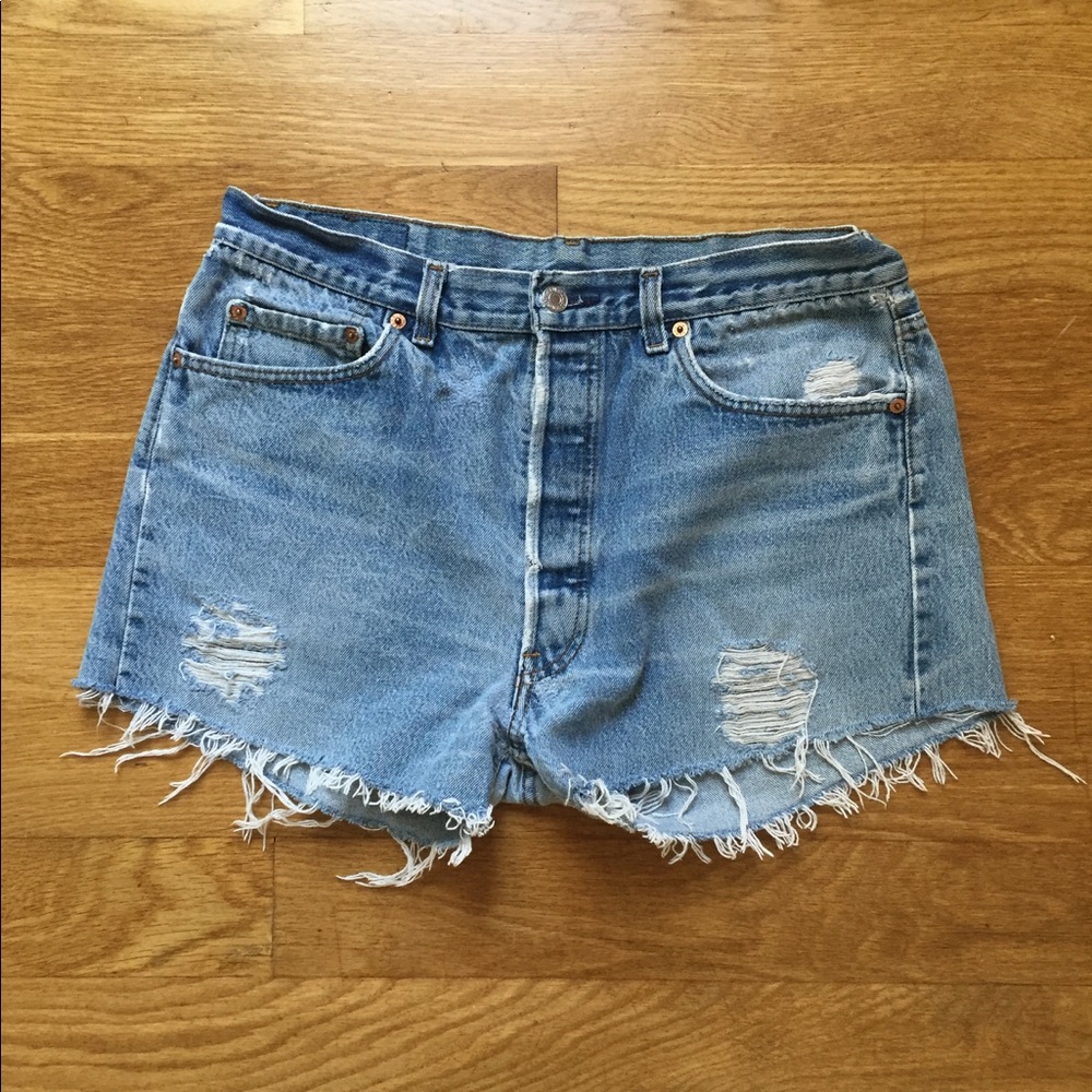 Vintage Levi's jean shorts (size 29)