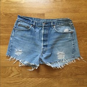 Vintage Levi's jean shorts (size 29)
